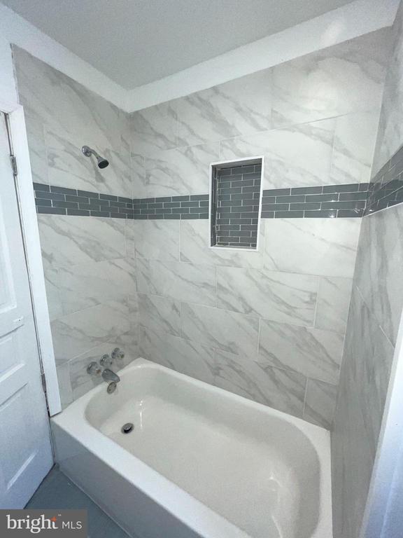 Foto del edificio - 325 N Burlington St