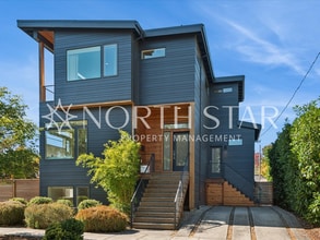 Building Photo - 5805 NE 32nd Pl