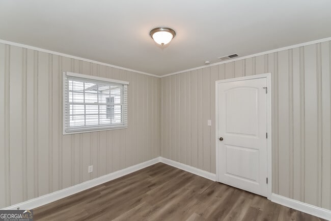 Foto del edificio - 8467 Fairview Dr