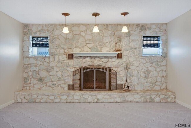 Building Photo - 4 Claridge Ct S