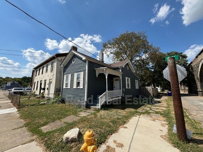 Building Photo - 303 S B St