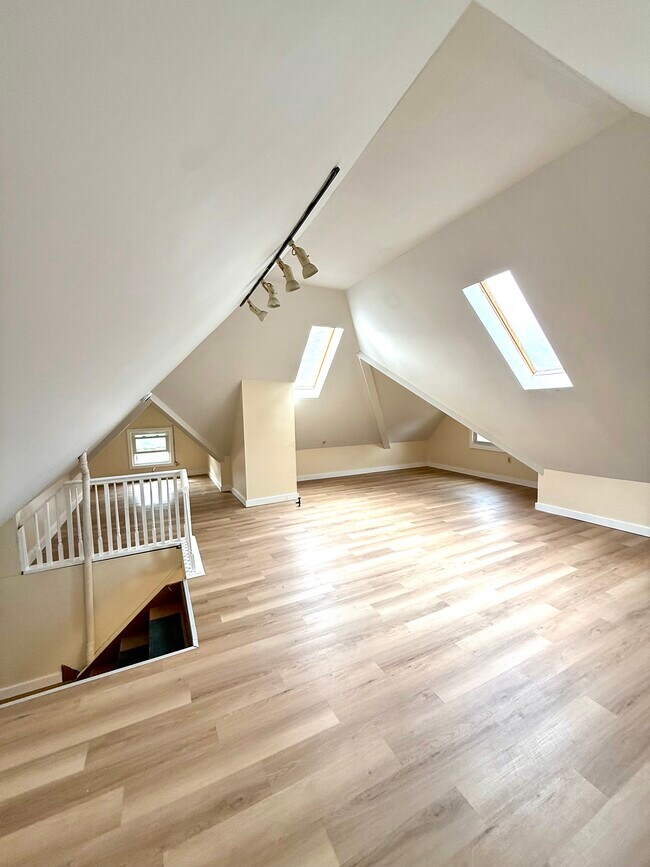 Huge upstairs living space - 1054 Vance Ave