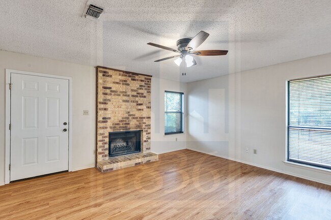 Foto del edificio - 3002 Breeze Terrace