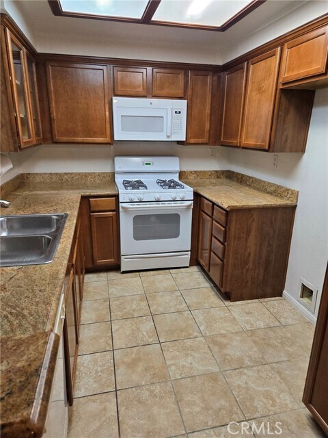 Foto del edificio - 200 E Alessandro Blvd