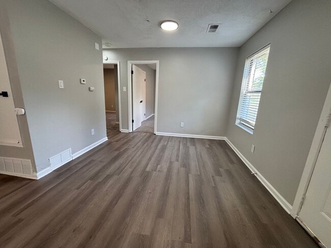 Foto del edificio - Welcome to 1700 Crrning Ave!