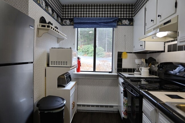 Building Photo - 2 Bed 1.5 Bath Furnished Winter Seasonal Condo in Waterville Valley! - $2400/mo