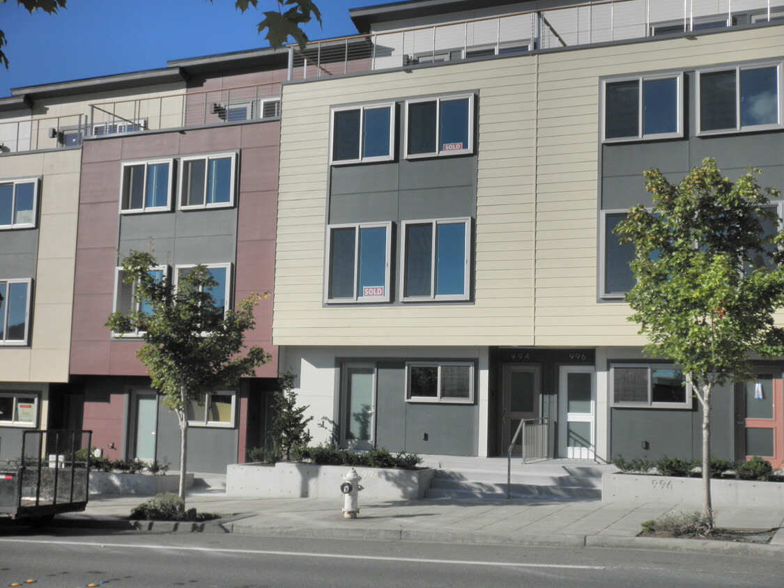 Primary Photo - 994 NE High St Issaquah, WA 98029 $3,650 P...