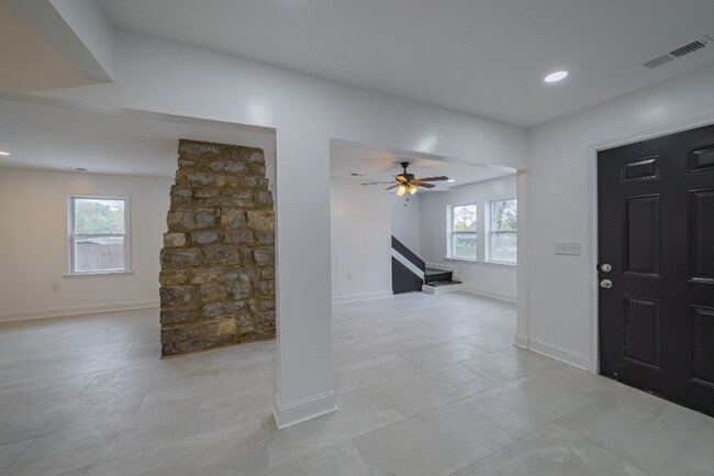 Building Photo - 830 Market St