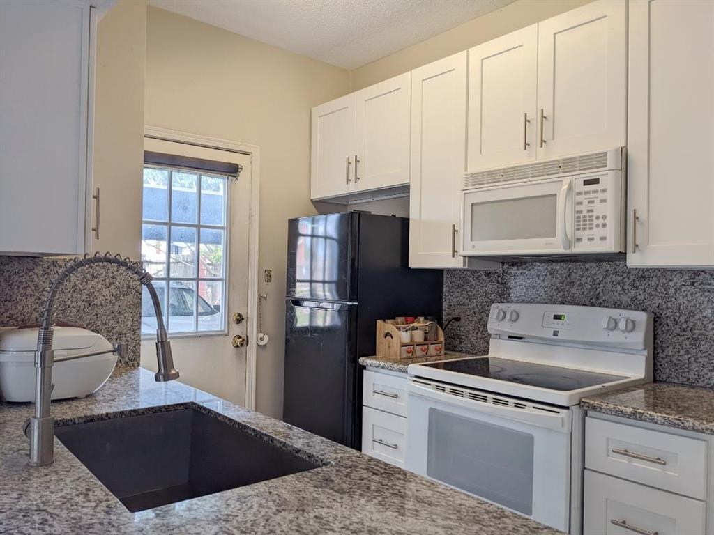 Foto principal - 7575 Cambridge St
