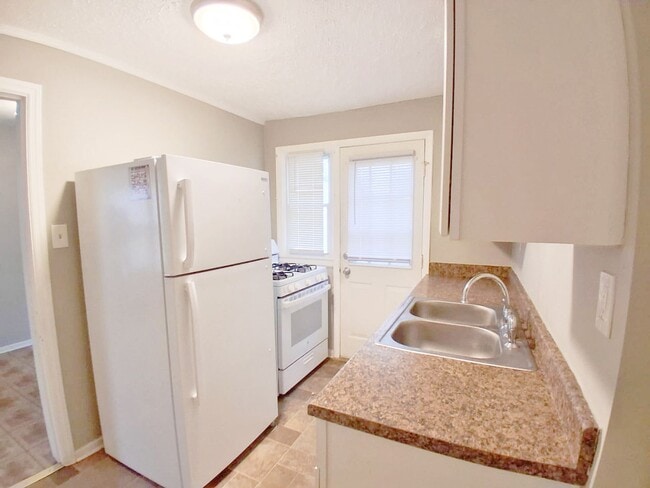 Foto del edificio - 2 BED 1 BATH BEAUTIFUL SINGLE FAMILY HOME