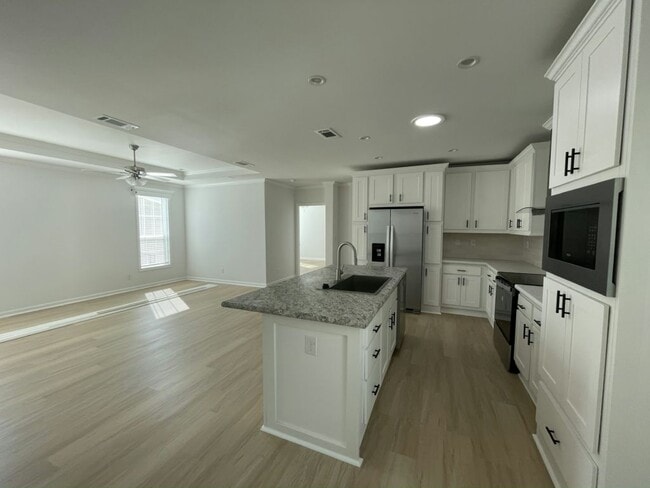 Building Photo - 34808 Robins Song Rd