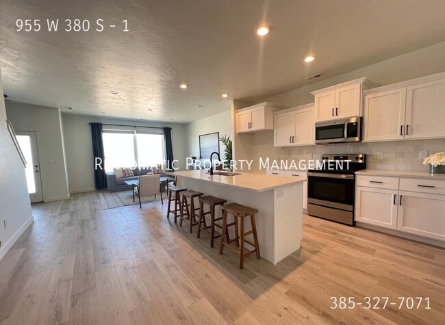 Building Photo - 955 W 380 S