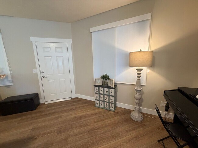 Foto del edificio - Charming 55+ Condo with Indoor Pool & Mountain Views in American Fork