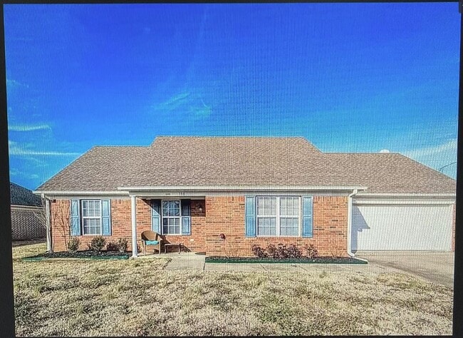 Building Photo - 198 Royal Oaks Dr