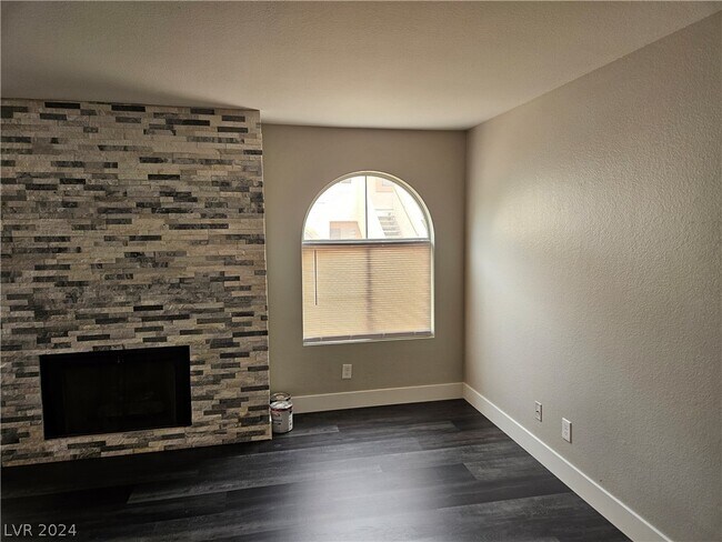 Foto del edificio - 7570 W Flamingo Rd