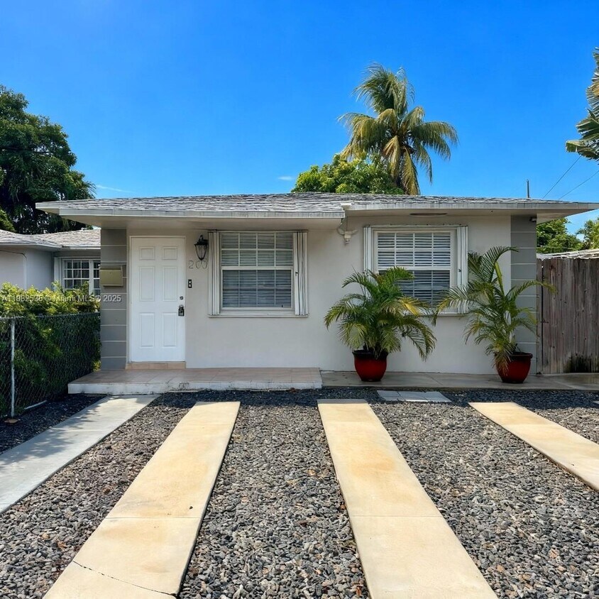 Foto principal - 200 NW 74th Ave