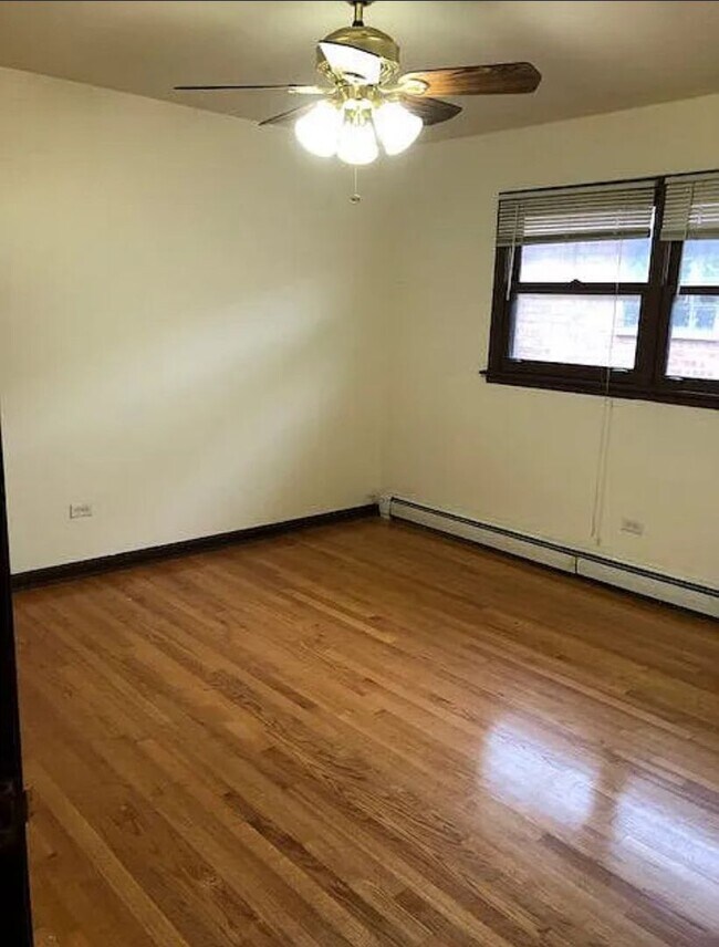 Foto del edificio - 344 Yates Ave