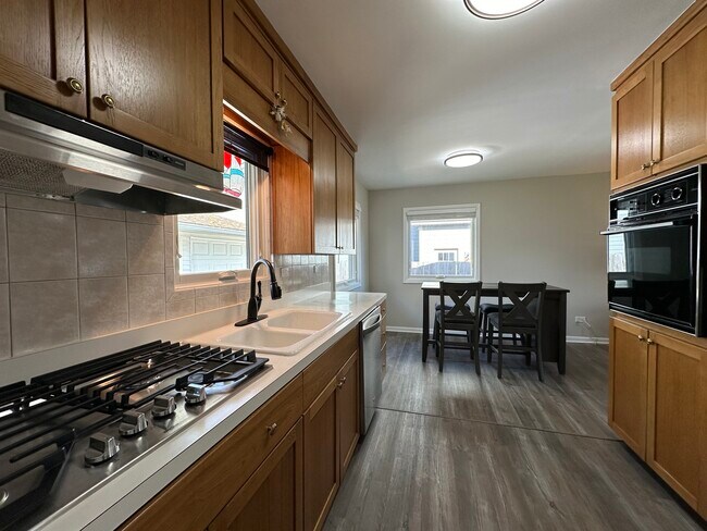Building Photo - 4038 Forest Ave