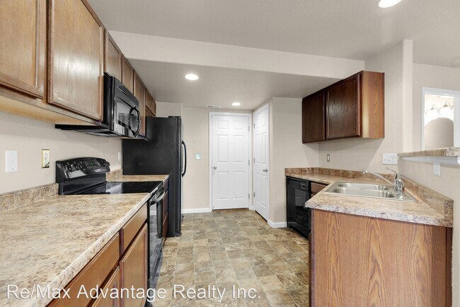 Building Photo - 3 br, 2.5 bath House - 6107 Kingdom View