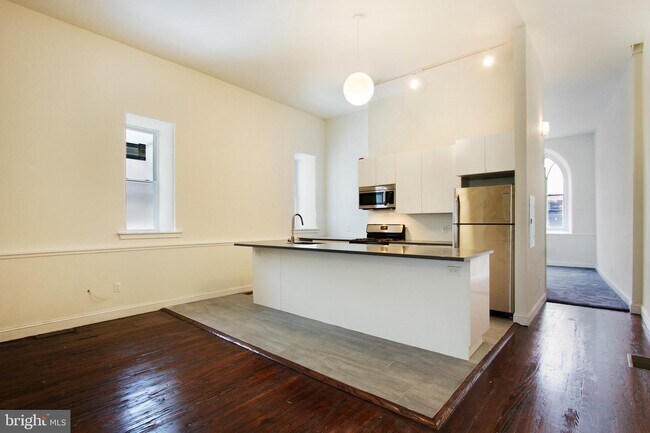 Foto del edificio - 1558 E Montgomery Ave