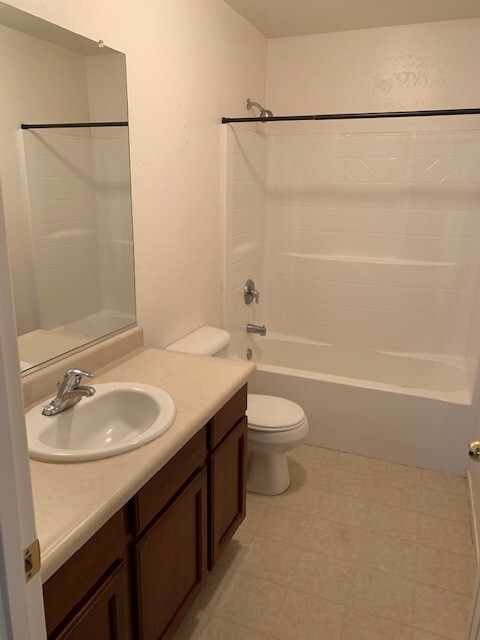Foto del edificio - Beautiful 3 Bedroom 2 Bath Available Now!