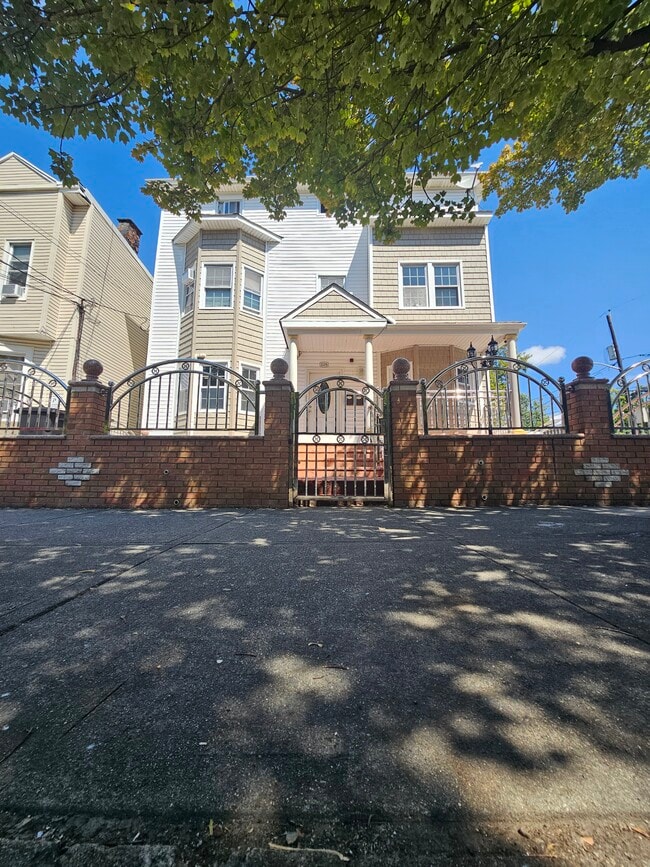 Foto del edificio - 228 Duncan Ave