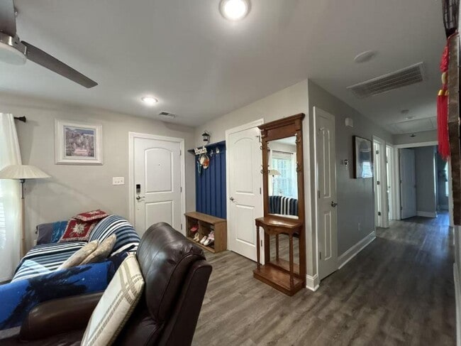 Building Photo - 1208 Ragin St