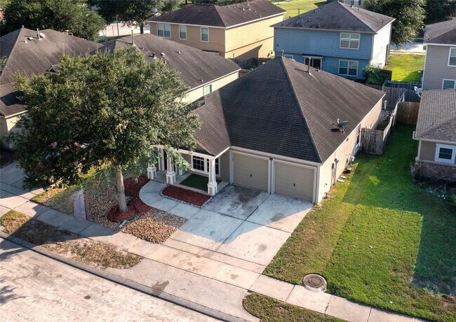Foto del edificio - 16611 Cheshire Grove Ln
