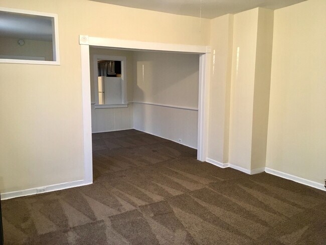 Foto del edificio - Must-see 2 Bed/1 Bath EOG Townhome in Broo...