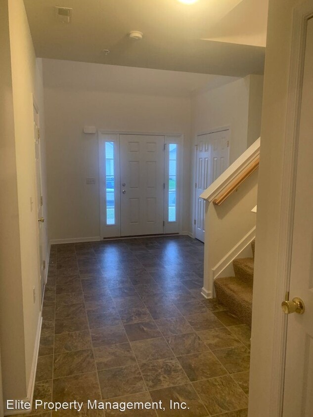 Primary Photo - 3 br, 2.5 bath House - 545 Marion Rd