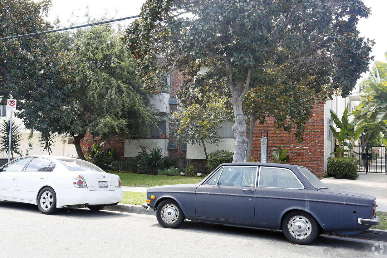 Primary Photo - 3739 Clarington Ave