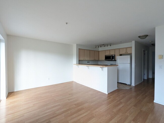 Building Photo - Perfect Location! Greenwood Condo!
