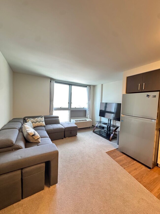 Foto del edificio - Partially Furnished 1 bed, 1 bath with 1 reserved covered parking @ Ke Kilohana