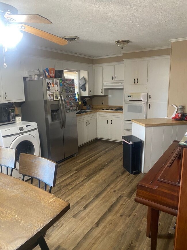 Building Photo - 2709 Persimmon Dr