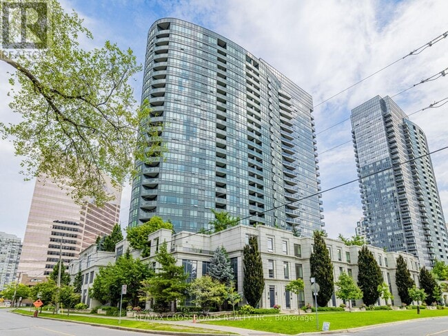 Building Photo - 25 Greenview Ave