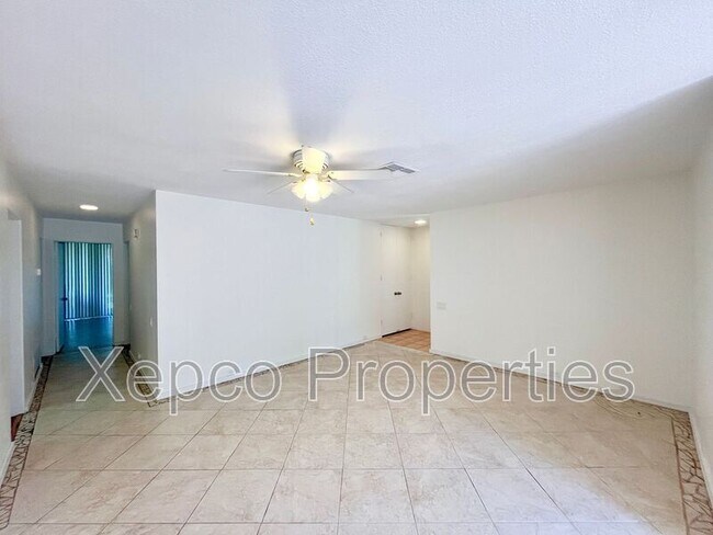 Building Photo - 2571 N Whitewater Club Dr