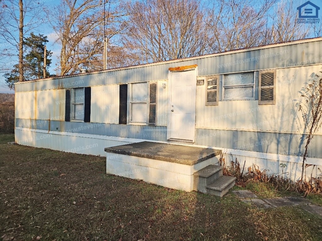 210 Holly Berry Ln House Rental in Sparta, TN