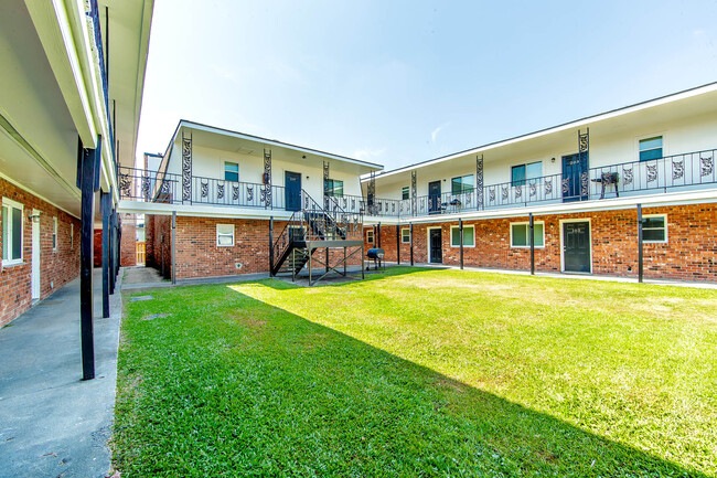 Building Photo - Quail Court Apartments