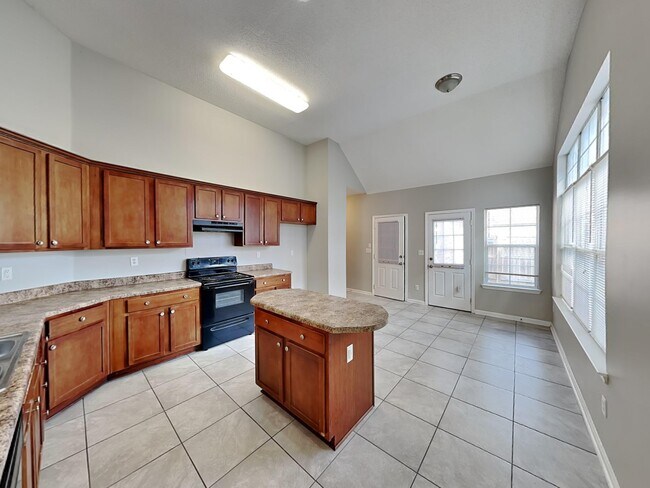 Building Photo - 7557 Glen Laurel Way