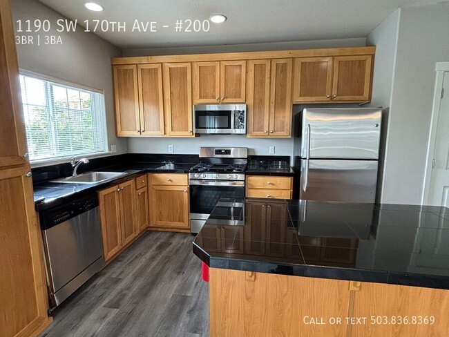 Building Photo - 1190 SW 170th Ave