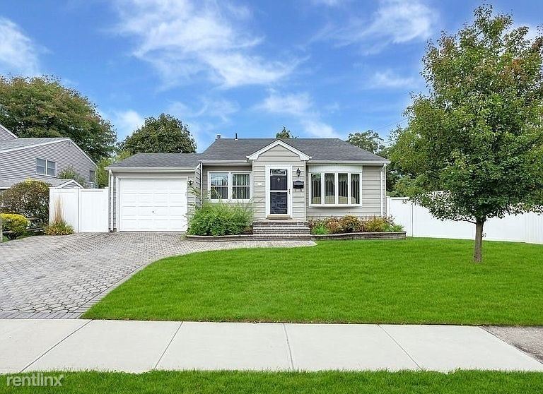 211A N Wisconsin Ave, Massapequa, NY 11758 House Rental in Massapequa