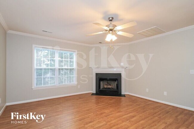 Foto del edificio - 6135 Birkdale Dr