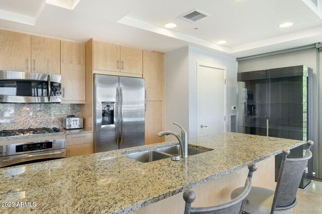 Building Photo - 7117 E Rancho Vista Dr