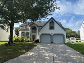 Building Photo - 3301 Sacramento Dr