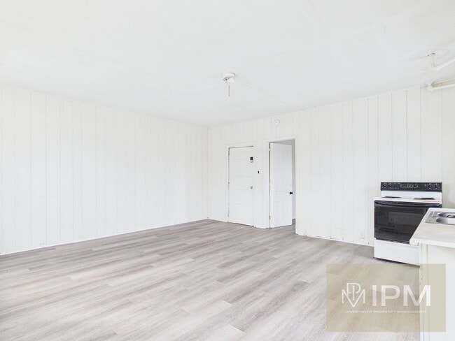 Building Photo - 1001 W Princess St