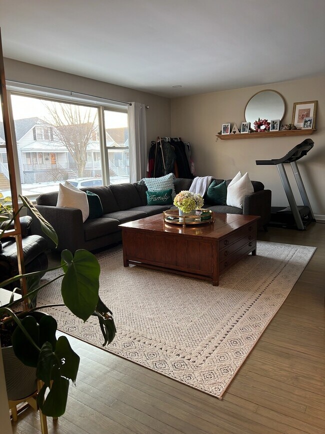 Foto del edificio - 5840 W Cornelia Ave