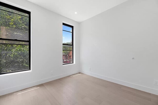 Building Photo - 475 Sixth Avenue