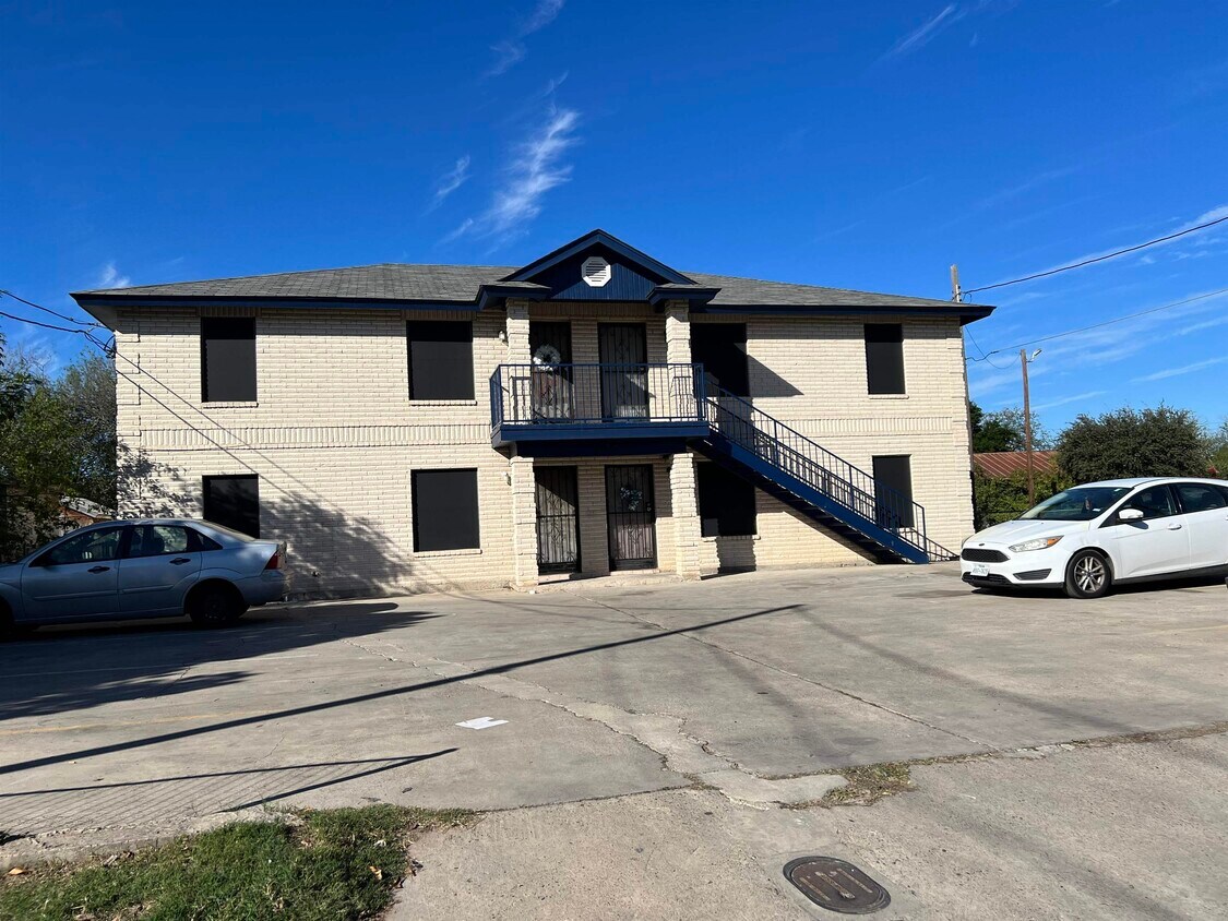 1420 Juarez Ave Unit 7, Laredo, TX 78040 Room for Rent in Laredo, TX