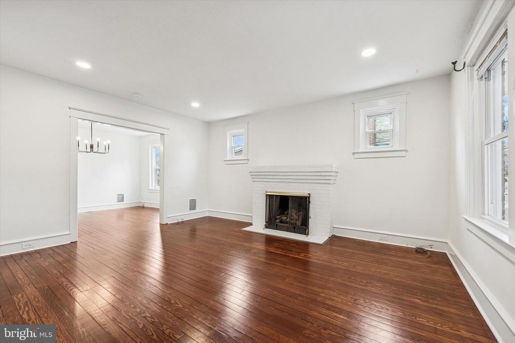 Foto principal - 10 W Jefferson St