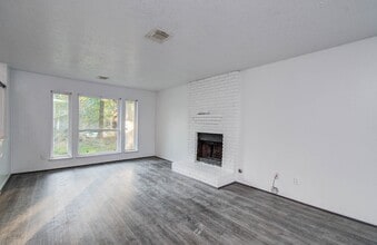 Building Photo - 5006 Village Springs Dr